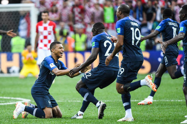 据接近巴黎 据接近巴黎